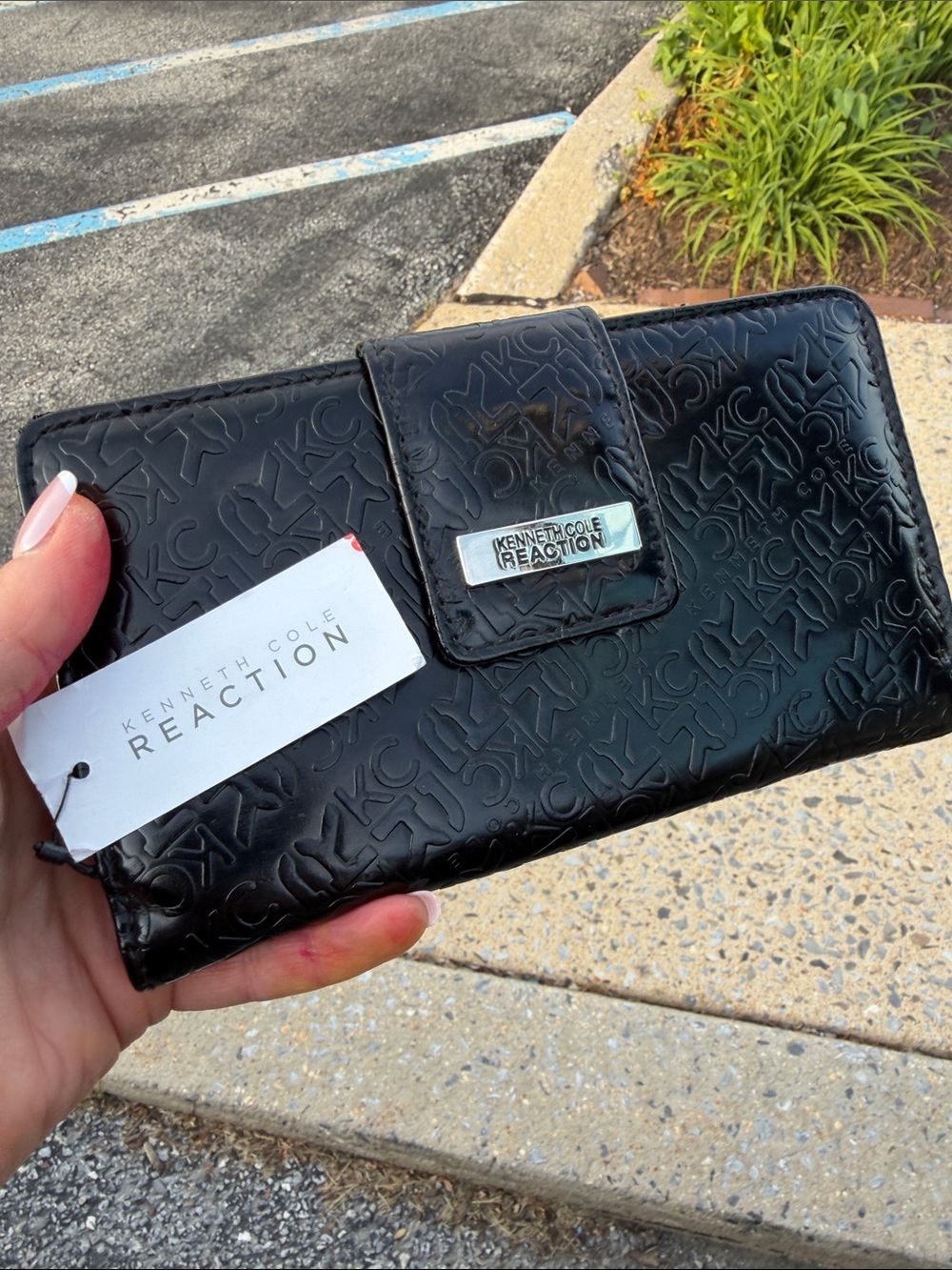 Kenneth Cole Reaction NWT Black Embossed Logo Continental Wallet